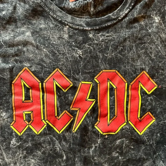 ⚡️NWT AC/DC Concert T-Shirt Black Acid Wash size small Hot Topic ⚡️ - Picture 3 of 7
